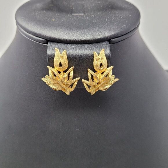 Vintage 80s Brushed Gold Climbing Tulip Clip-On Earrings Flame Textured Flower - Picture 7 of 7